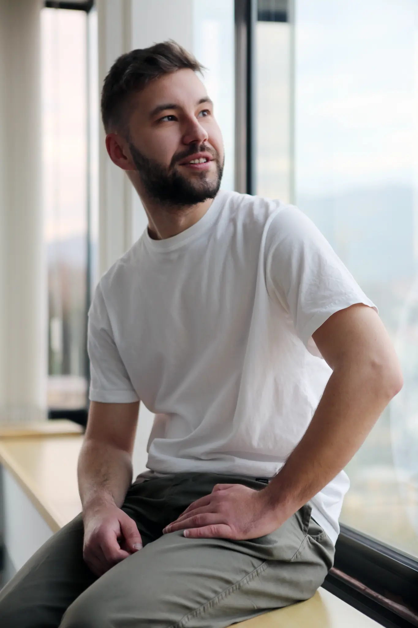 Portrait of Mike Ilić by a window